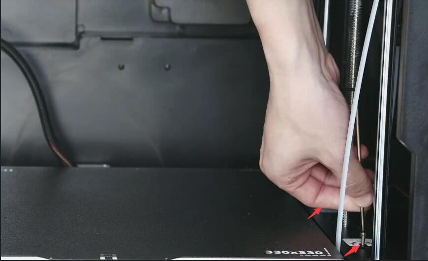 bottom-screw-1.jpg